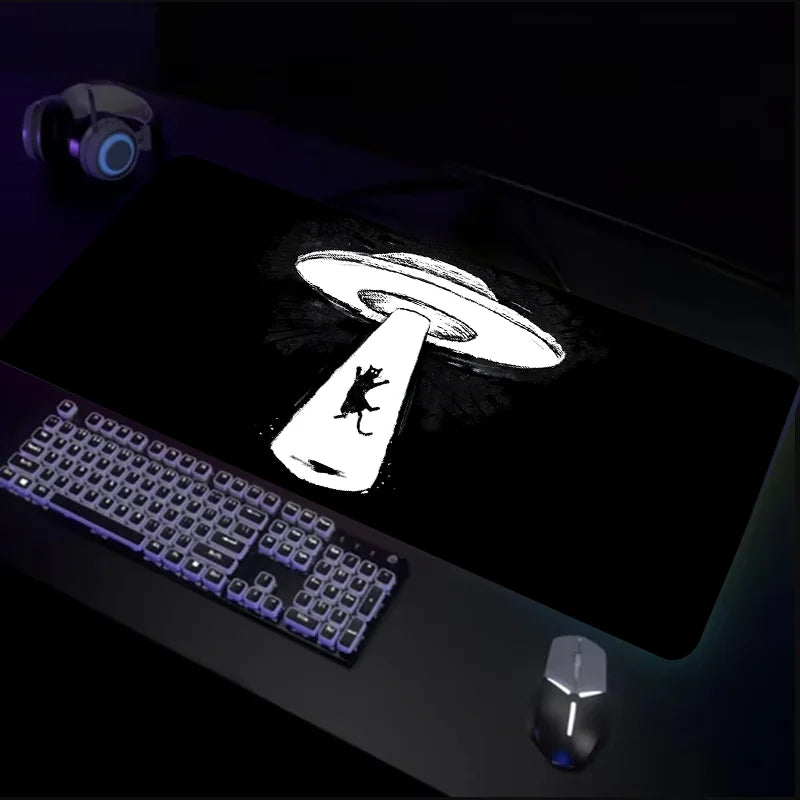 🚀 Tapis de Souris FUN – Chat Enlevé par une Soucoupe Volante ! 🛸🐱