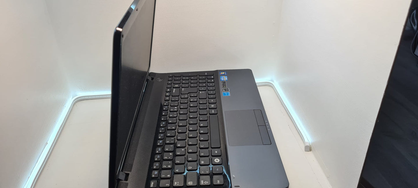 💻 Samsung NP300E5C – Très Bon État 💻
