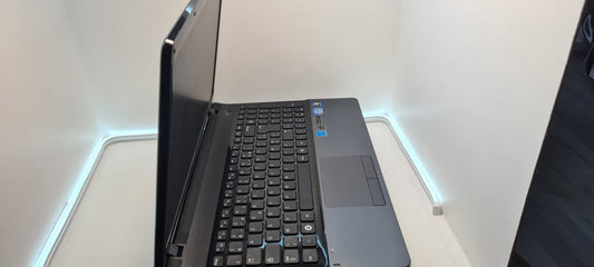 💻 Samsung NP300E5C – Très Bon État 💻