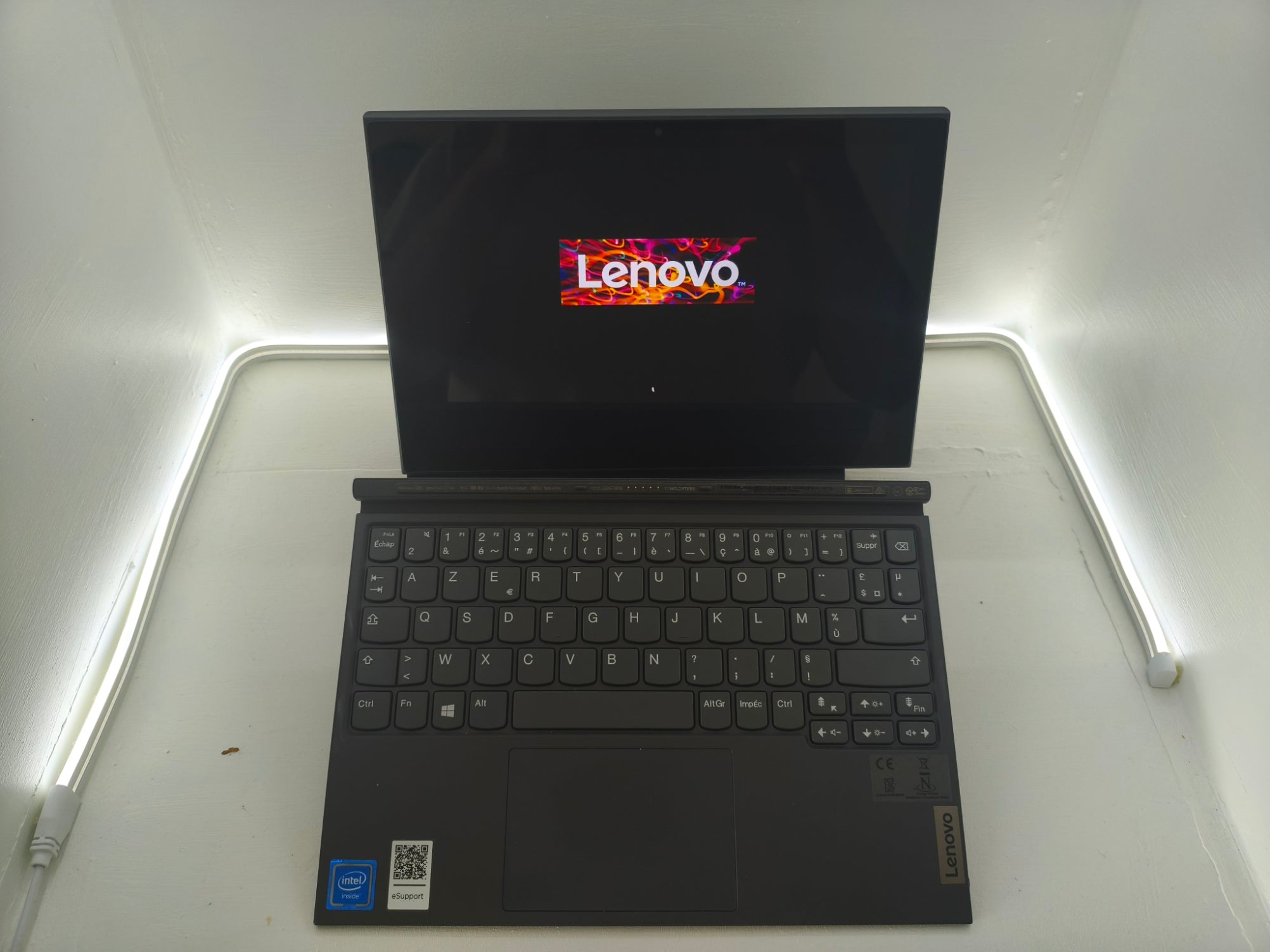 Tablette Lenovo tactile 10.3" avec clavier – 10.3 " – Intel Celeron N4020 – 4 Go – 64 Go eMMC – Image 3
