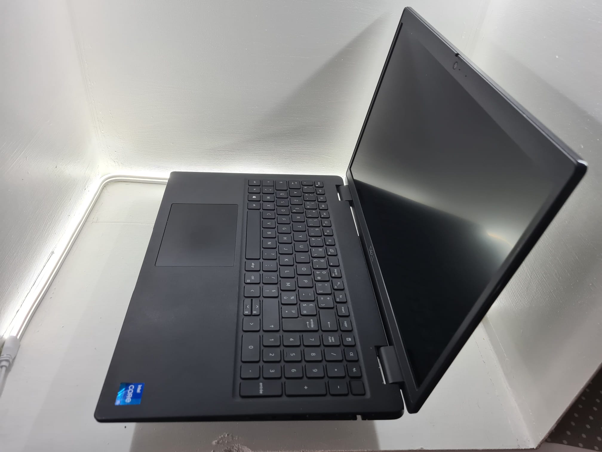 Dell Latitude 3520 – 15,6" – Intel Core i5-1135G7 – 8 Go – SSD 240 Go – Image 2